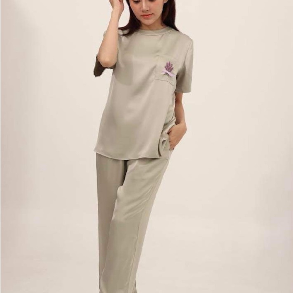 Machine washable silk pajamas set with hand embroidered****NEW*****